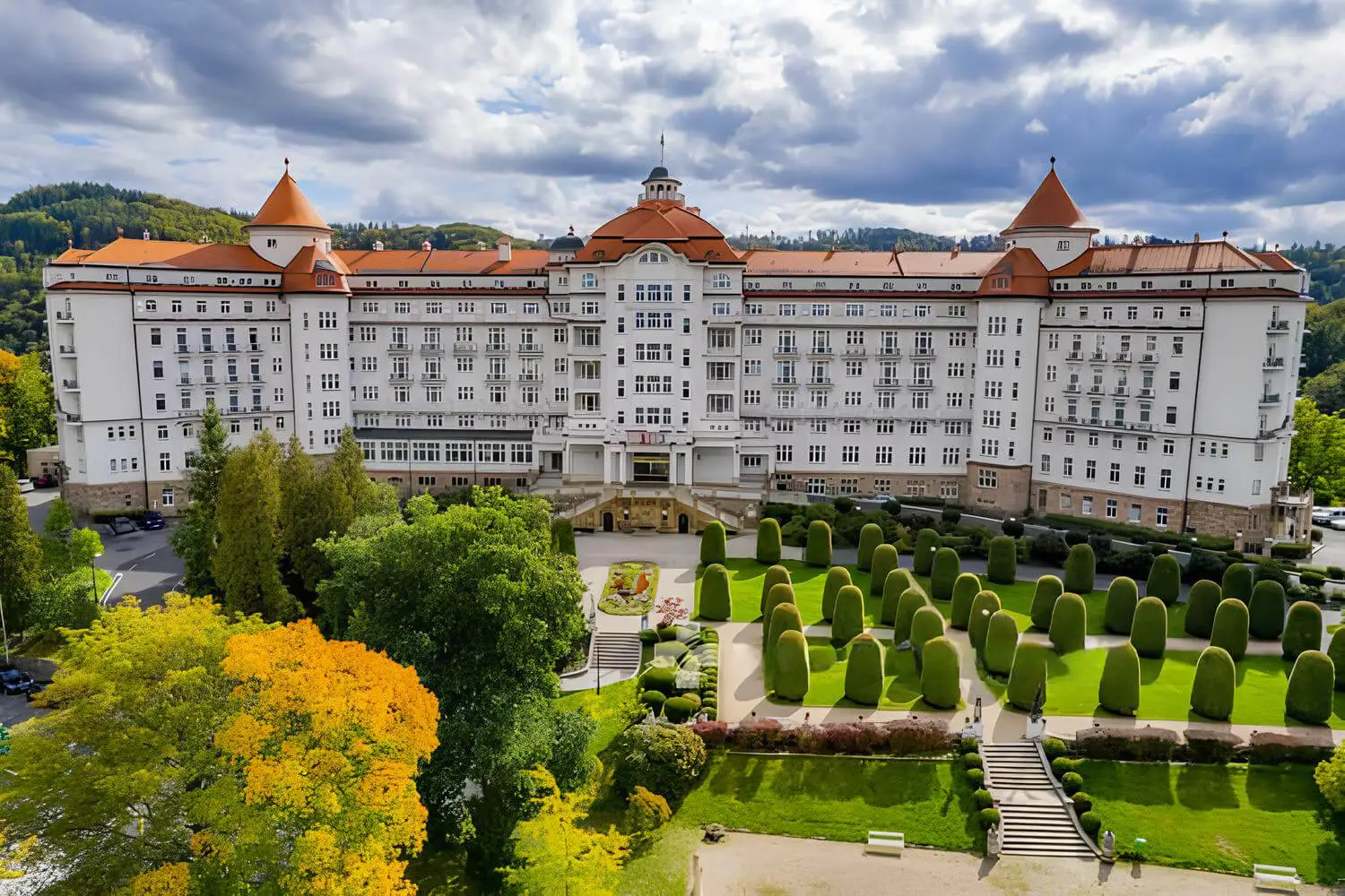 karloviy-vari-sanatoriyaları